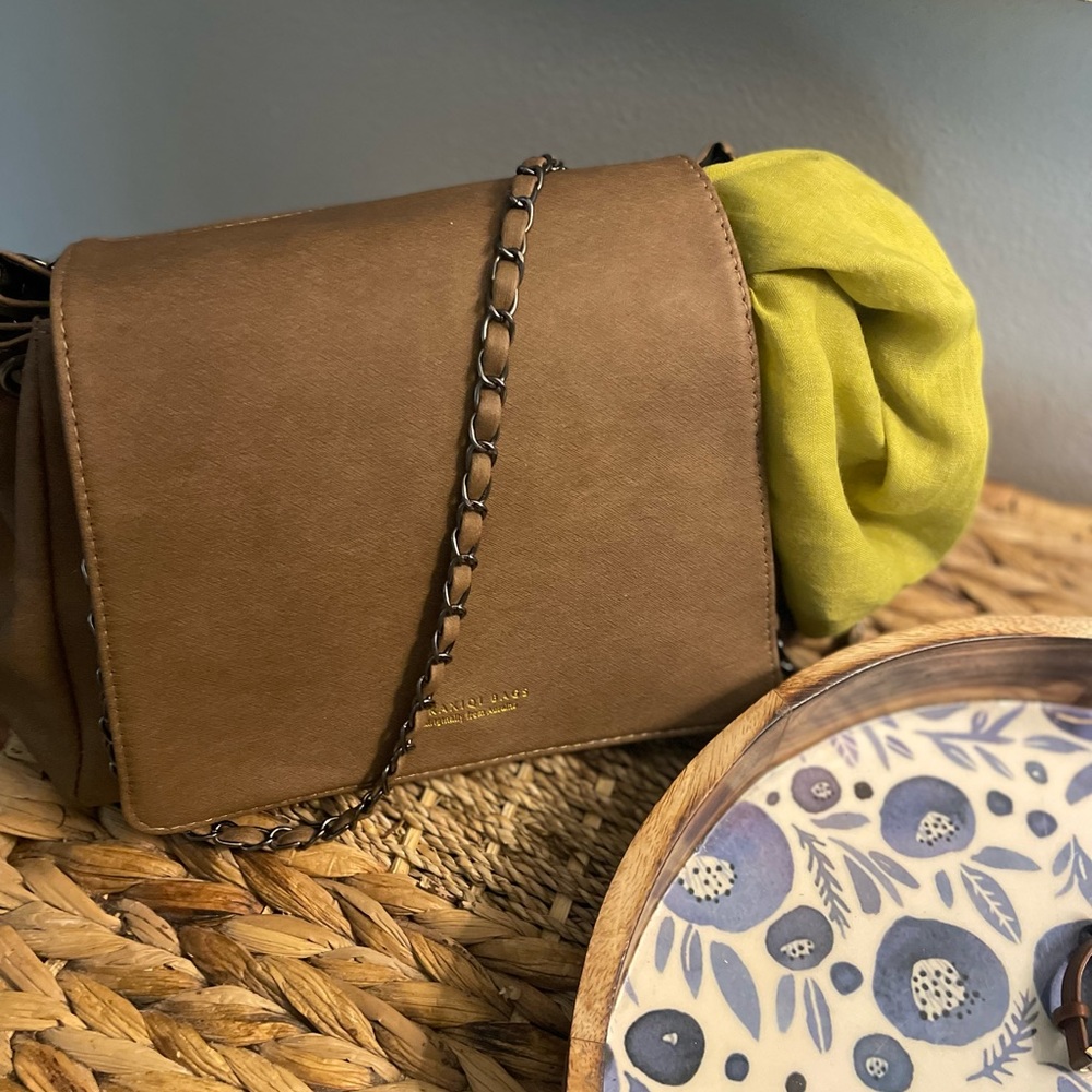 Crossbody bag with gold detail
